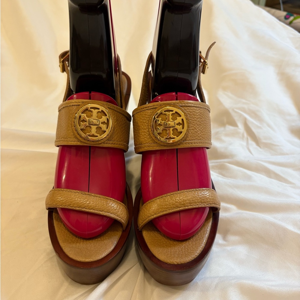 Tory Burch Tan Sandals with Gold Logo.